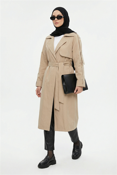 Gizli Düğmeli Belden Kuşaklı Kolu Toka Detaylı Trençkot Bej 26YT701