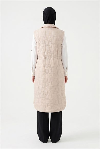 Kapitone Desenli Tam Fermuarlı Arkası Büzgülü Yelek Bej 26YT538