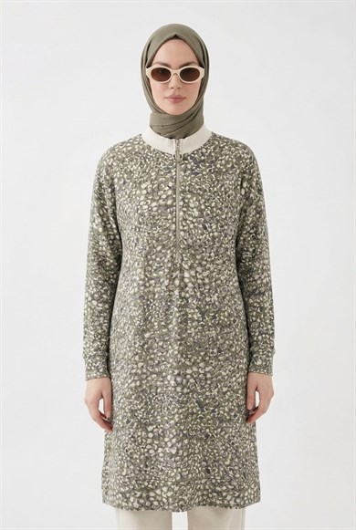 Kendinden Desenli Yakası Ribanalı Yarım Fermuarlı Tunik Haki 26YT441