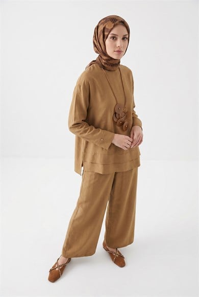 Kolye Aksesuarlı Rahat Kesim Pantolonlu İkili Takım Camel 26YT6107