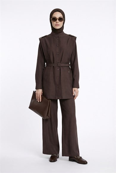 Omzu Allerli Kemerli Cepli Pantolonlu İkili Takım Kahverengi 26YT636