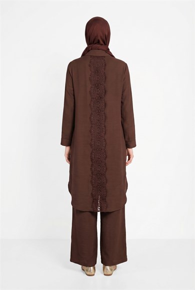 Omzu ve Sırtı Güpür Detaylı Pantolonlu İkili Takım Kızıl Kahve 26YT665