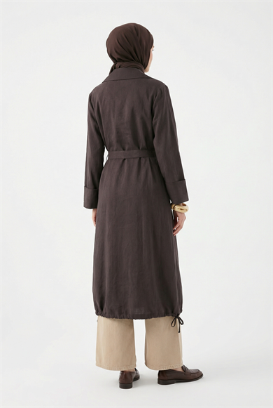 Yakası File Detaylı Belden Kuşaklı Yandan Fermuarlı Kap Kahverengi 26YT702