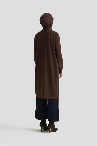 Yarım Fermuarlı Dik Yaka Uzun Kollu Rahat Kesim Basic Uzun Tunik 107 Cm Boy Kahverengi 26KT456