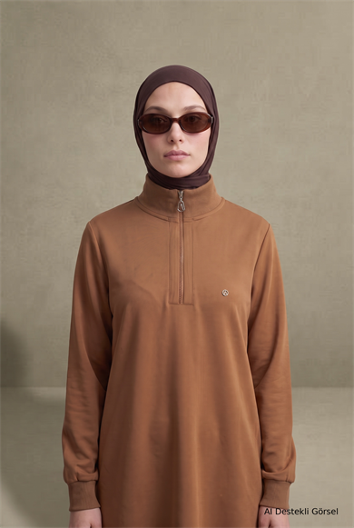 Yarım Fermuarlı Dik Yaka Uzun Kollu Rahat Kesim Basic Uzun Tunik 107 Cm Boy Taba 26KT456