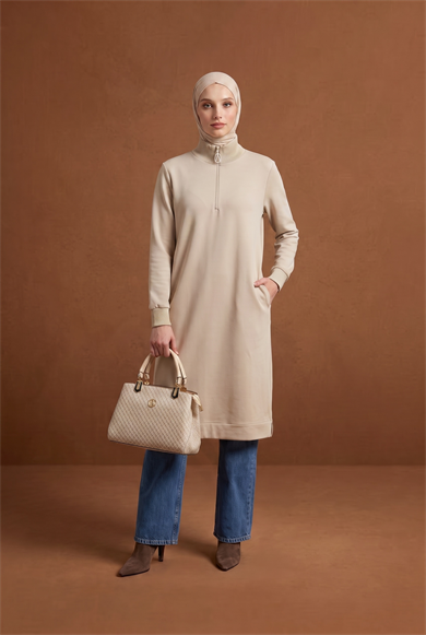 Yarım Fermuarlı Dik Yaka Uzun Kollu Rahat Kesim Basic Uzun Tunik 107 Cm Boy Bej 26KT456