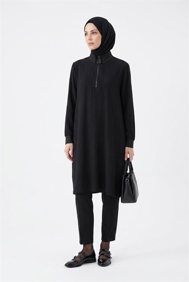 Yarım Fermuarlı Kolları Lastikli Çilek Kumaş Tunik Siyah 26YT462
