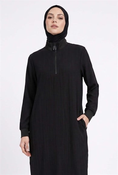 Yarım Fermuarlı Kolları Lastikli Çilek Kumaş Tunik Siyah 26YT462
