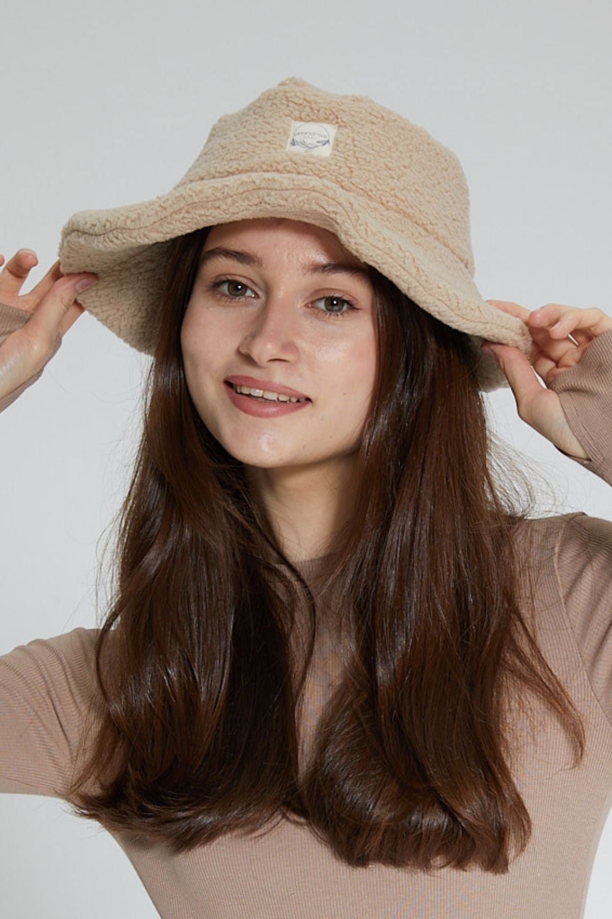 Bej Peluş Çanta ve Şapka 2li Paket
