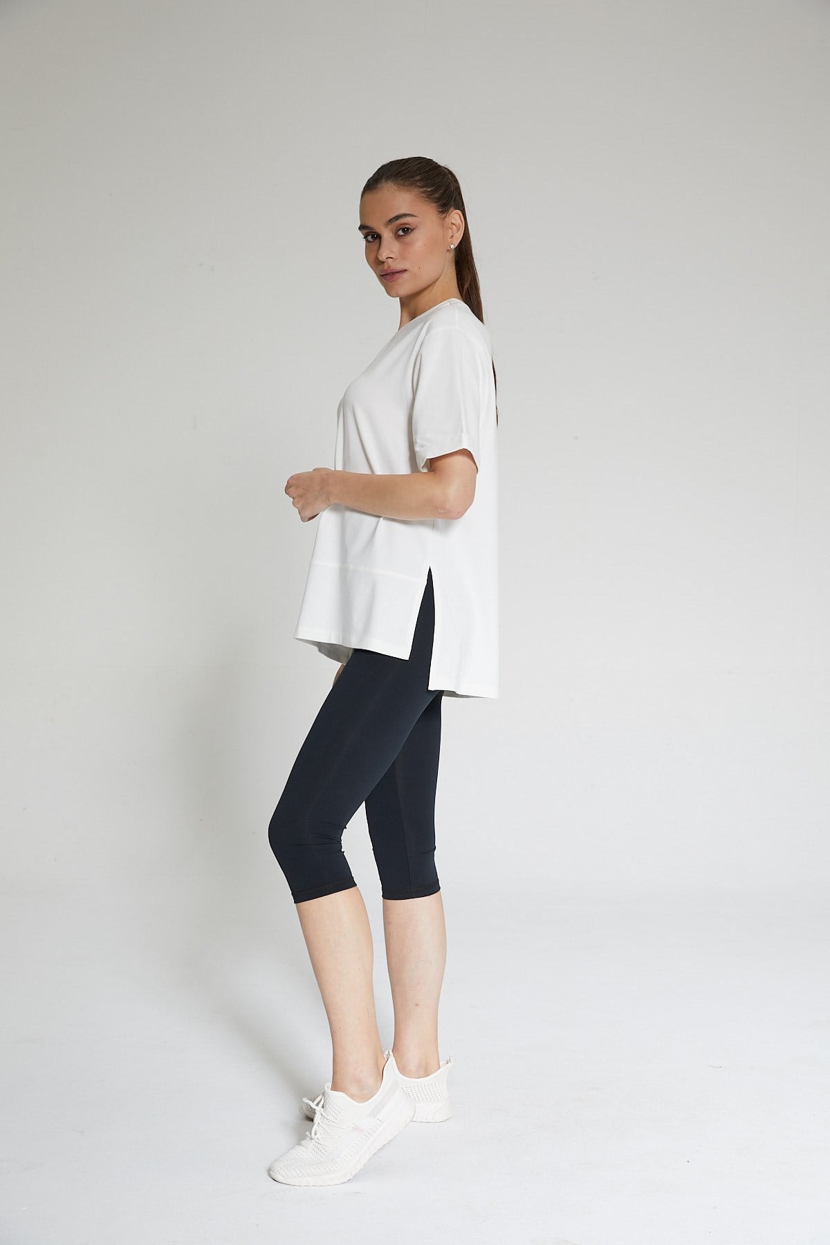 Beyaz Kadın Pamuklu Yırtmaçlı Oversize  T-shirt - Nors