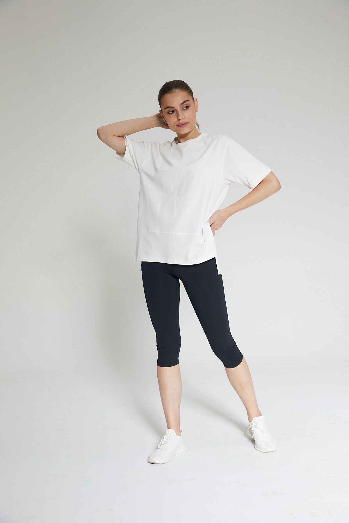 Beyaz Kadın Pamuklu Yırtmaçlı Oversize  T-shirt - Nors