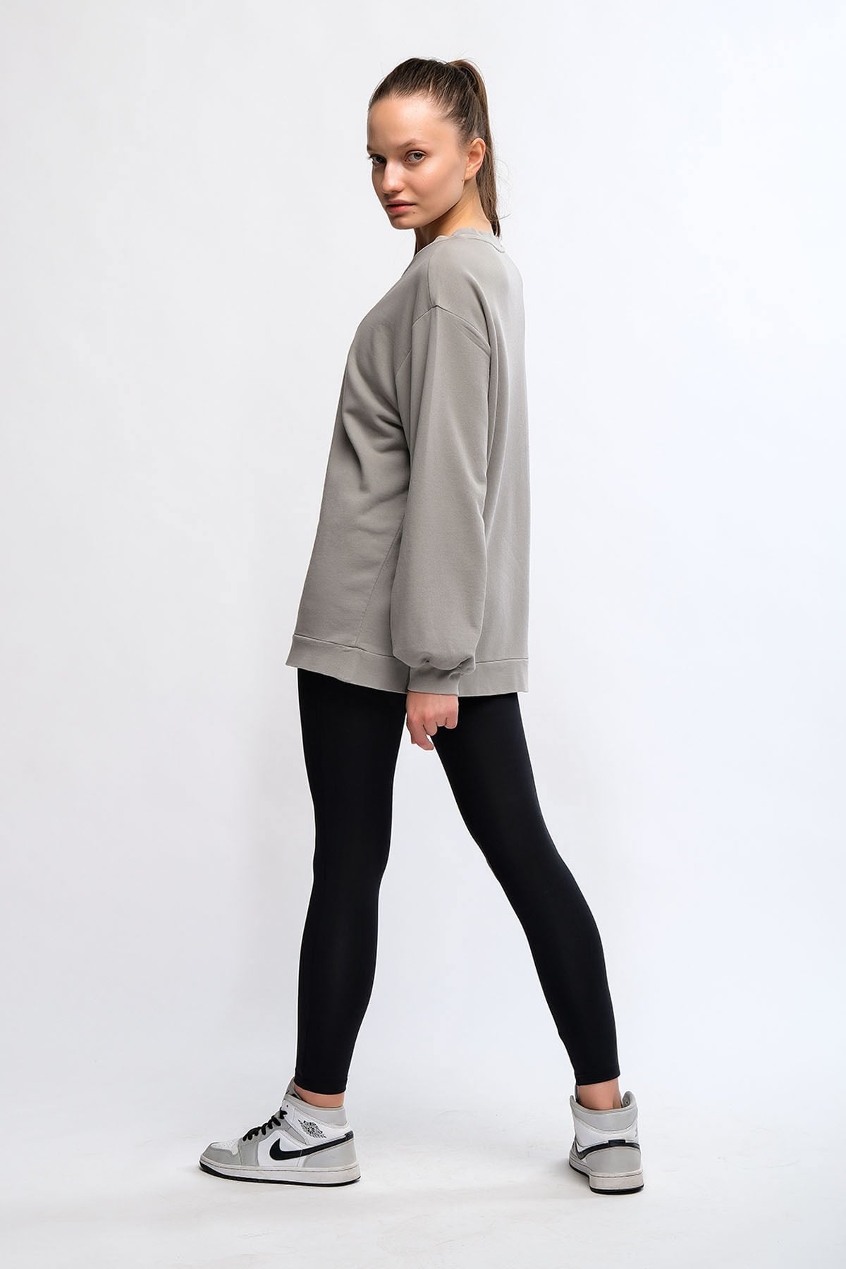 Gri Kadın Mineral Boyalı Organik Pamuklu Oversize Sweatshirt - Paula
