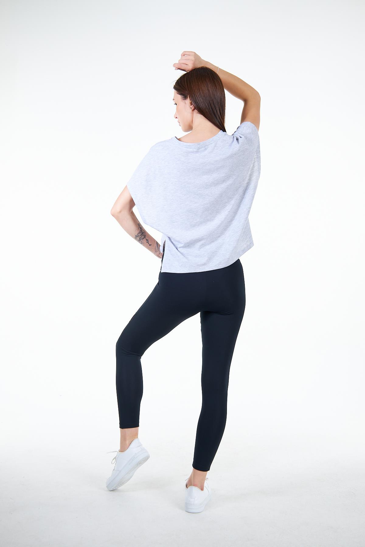 Gri Kadın Yırtmaç Detaylı Oversize Geniş Kalıp Bağlamalı Crop T-shirt - Frima