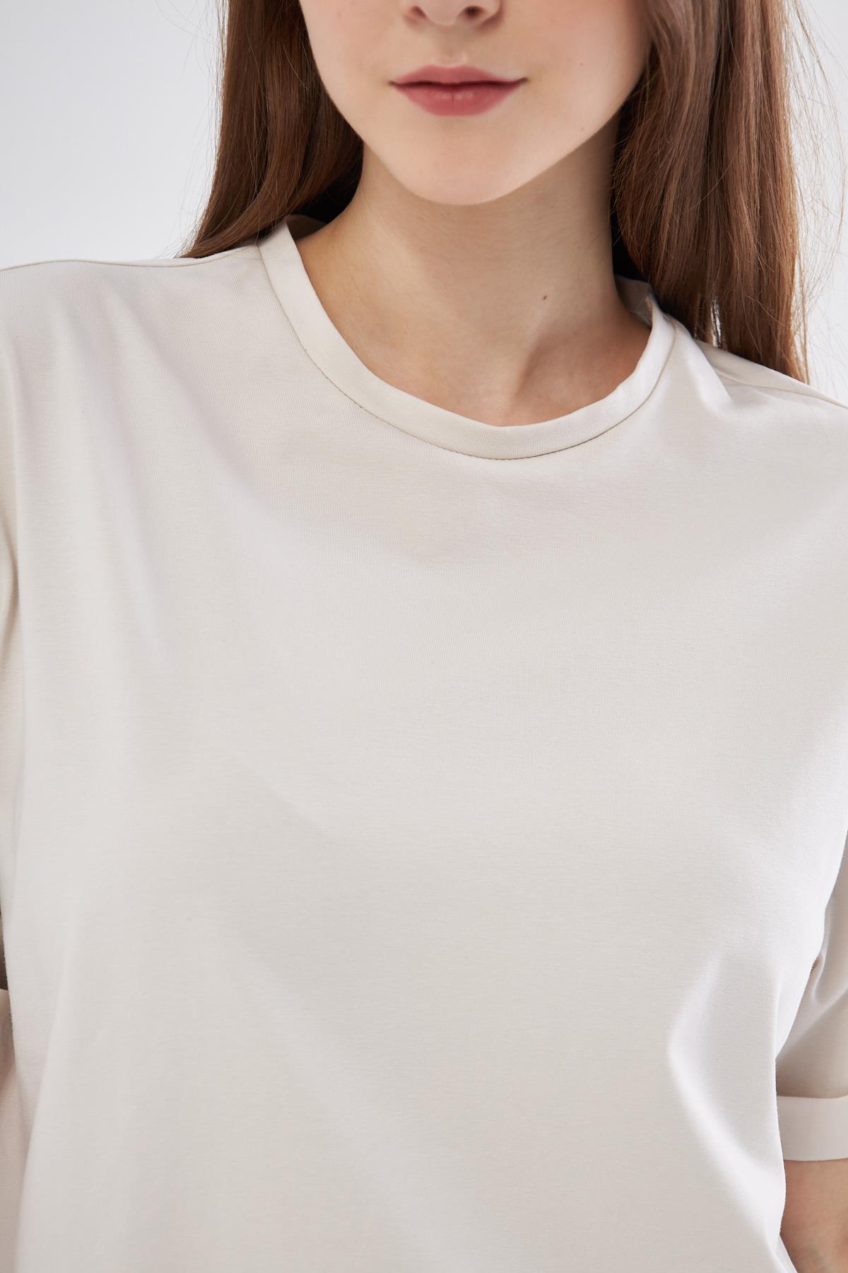 Kadın Bej Pamuklu Yırtmaçlı Oversize  T-shirt - Nors