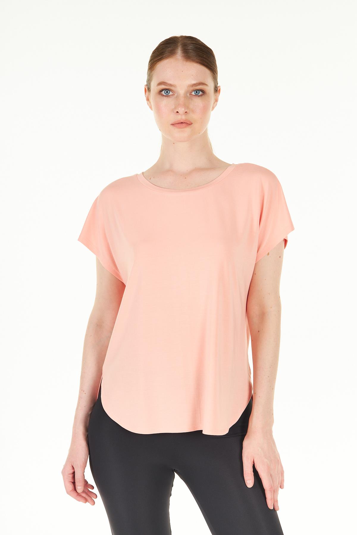 Pembe Yırtmaç Detaylı Rahat Kalıp Modal T-shirt - Dora