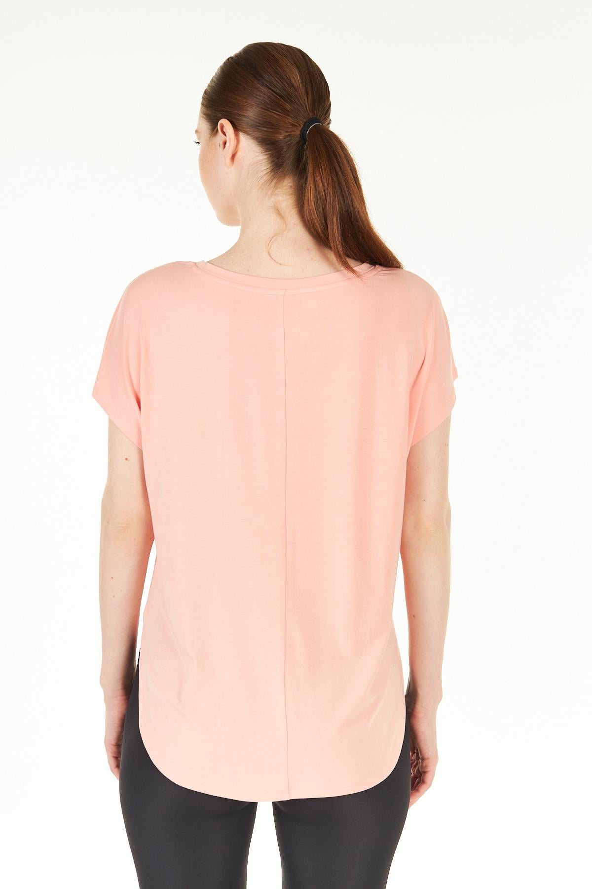 Pembe Yırtmaç Detaylı Rahat Kalıp Modal T-shirt - Dora