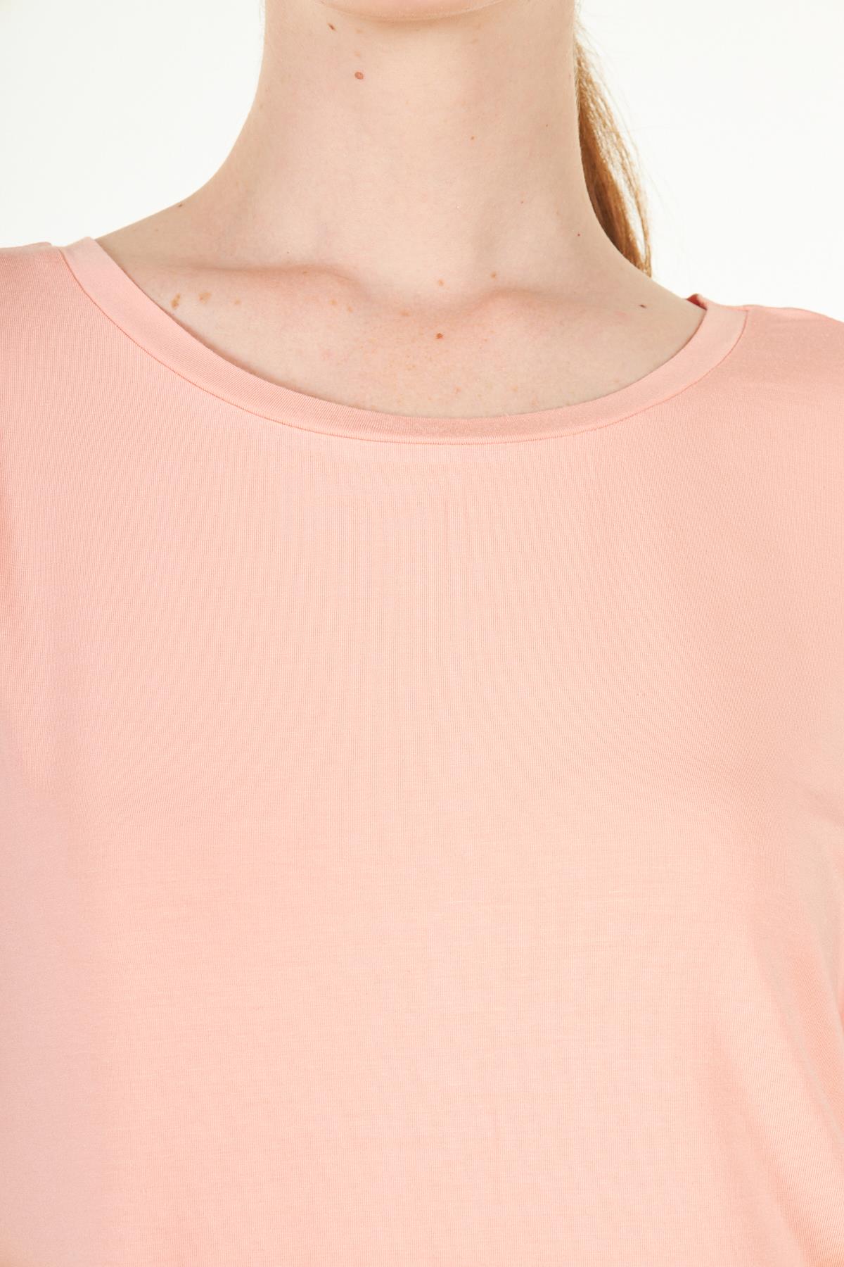 Pembe Yırtmaç Detaylı Rahat Kalıp Modal T-shirt - Dora