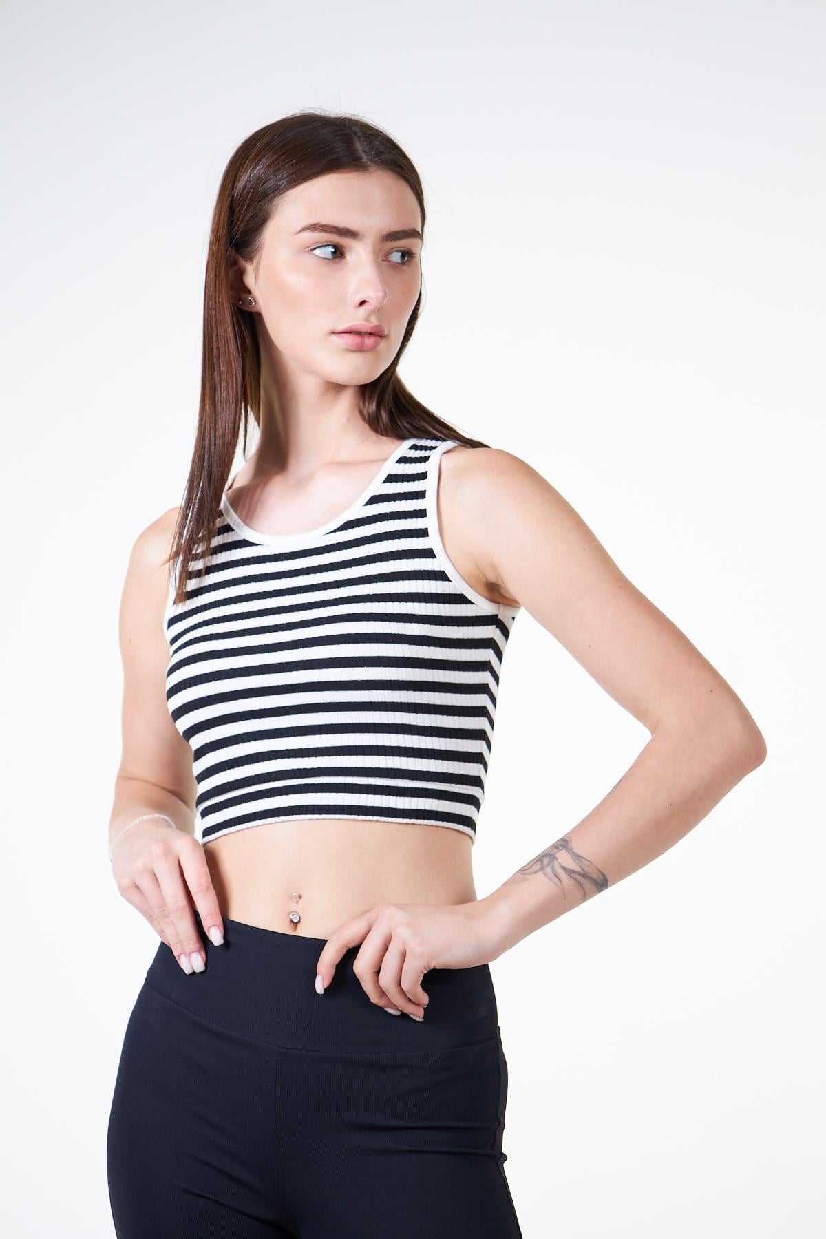 Siyah Kadın Çizgili Kaşkorse Kolsuz Crop T-shirt - İsabel