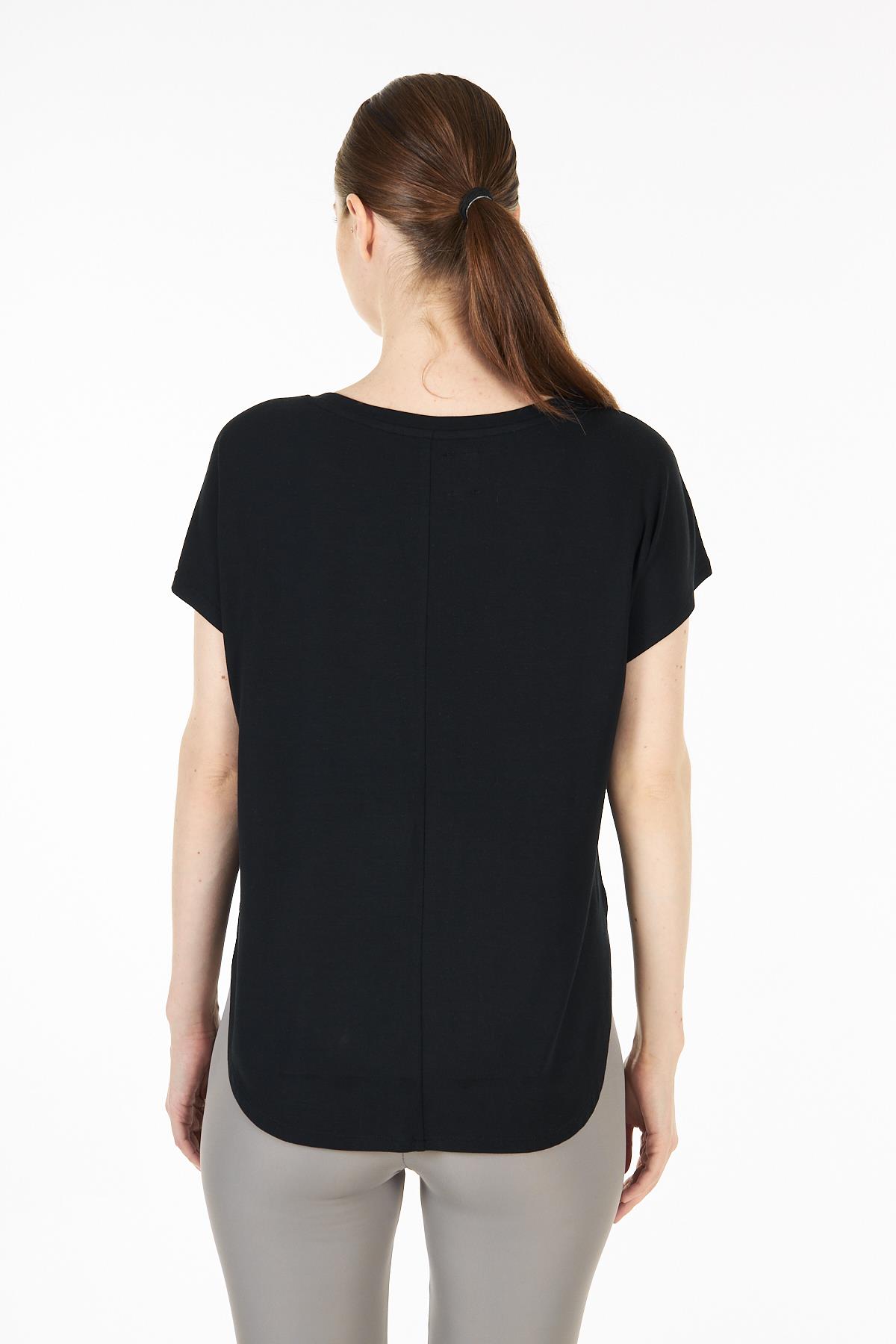Siyah Yırtmaç Detaylı Rahat Kalıp Modal T-shirt - Dora