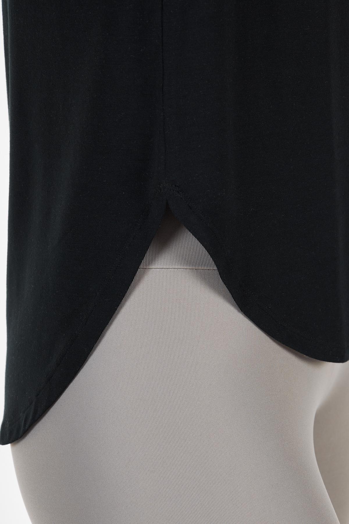 Siyah Yırtmaç Detaylı Rahat Kalıp Modal T-shirt - Dora