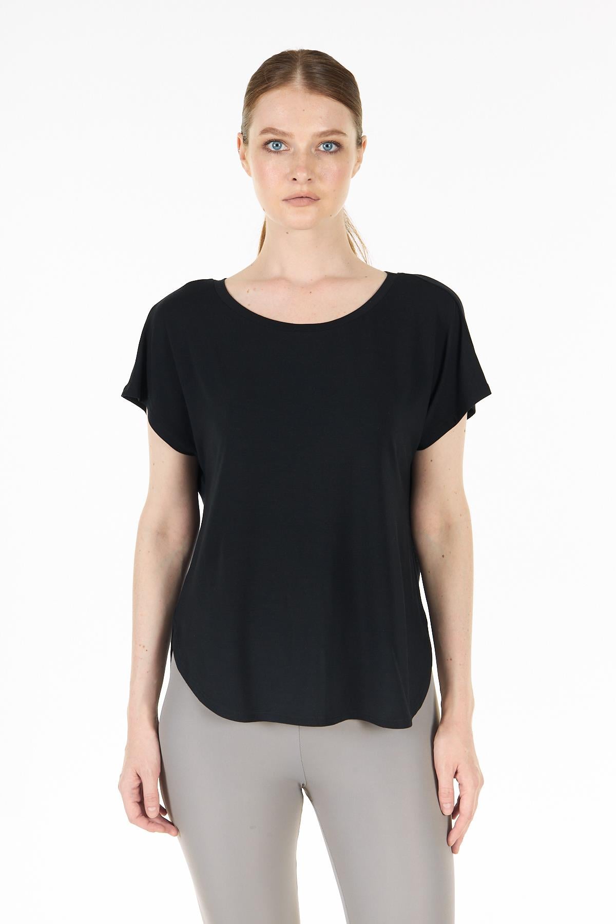 Siyah Yırtmaç Detaylı Rahat Kalıp Modal T-shirt - Dora