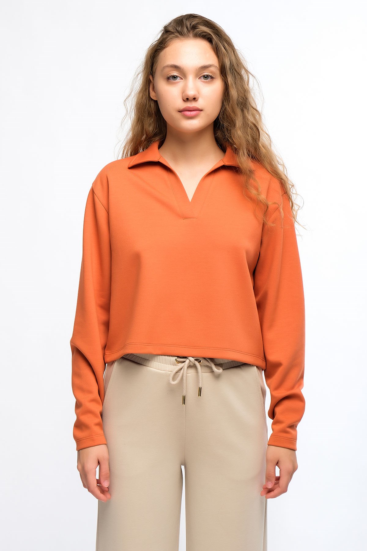 Turuncu Kadın Yaka Detaylı Crop Kesim Sweatshirt - More