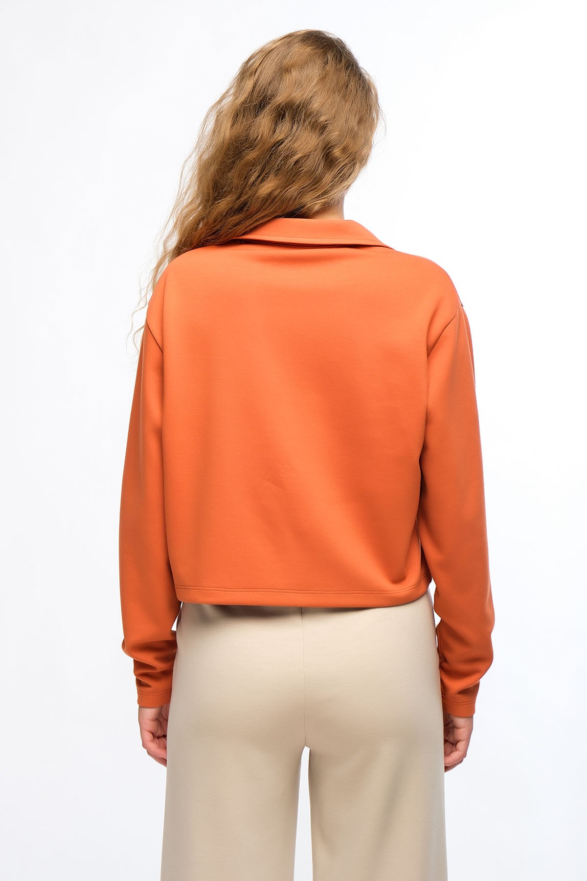 Turuncu Kadın Yaka Detaylı Crop Kesim Sweatshirt - More