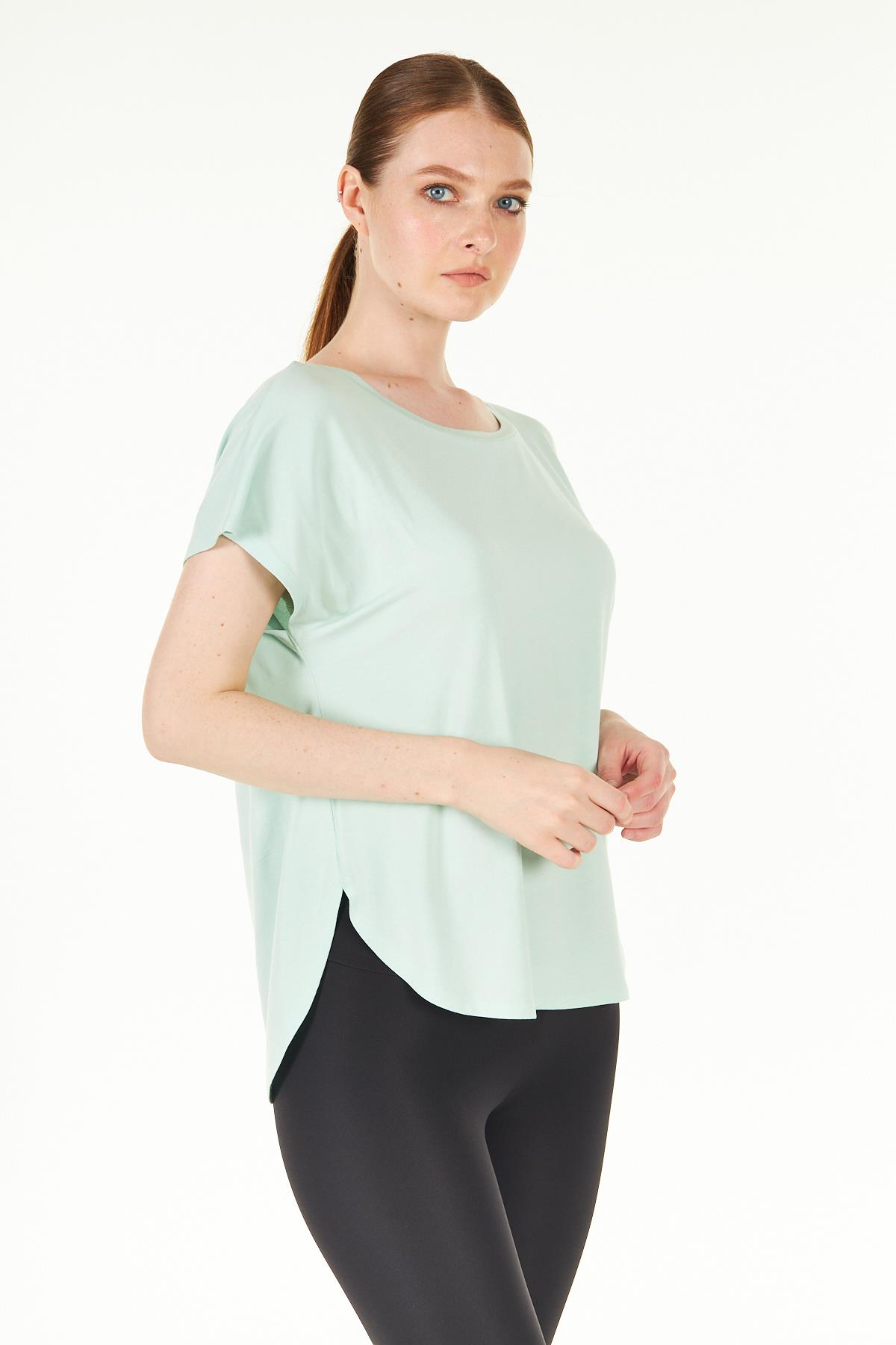 Yeşil Yırtmaç Detaylı Rahat Kalıp Modal T-shirt - Dora