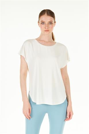 Beyaz Yırtmaç Detaylı Rahat Kalıp Modal T-shirt - Dora