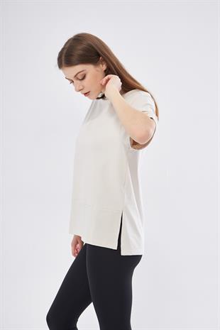Kadın Bej Pamuklu Yırtmaçlı Oversize  T-shirt - Nors
