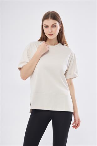 Kadın Bej Pamuklu Yırtmaçlı Oversize  T-shirt - Nors