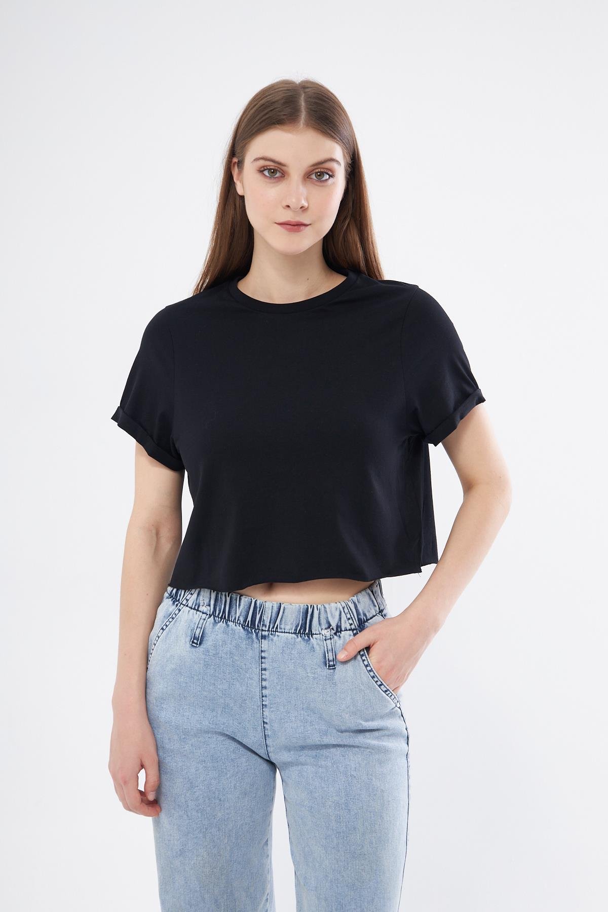 Kadın Siyah Crop T-shirt - Lila