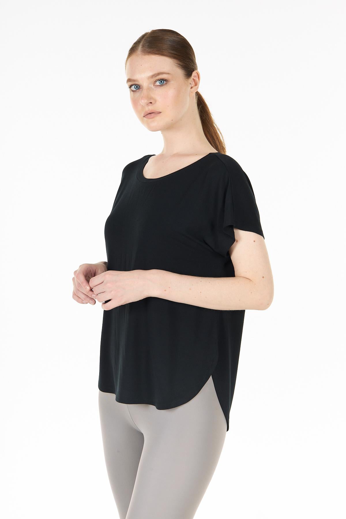 Siyah Yırtmaç Detaylı Rahat Kalıp Modal T-shirt - Dora