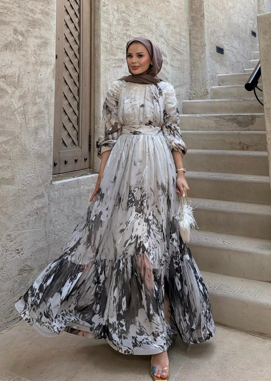 Laura Elbise Taş 
