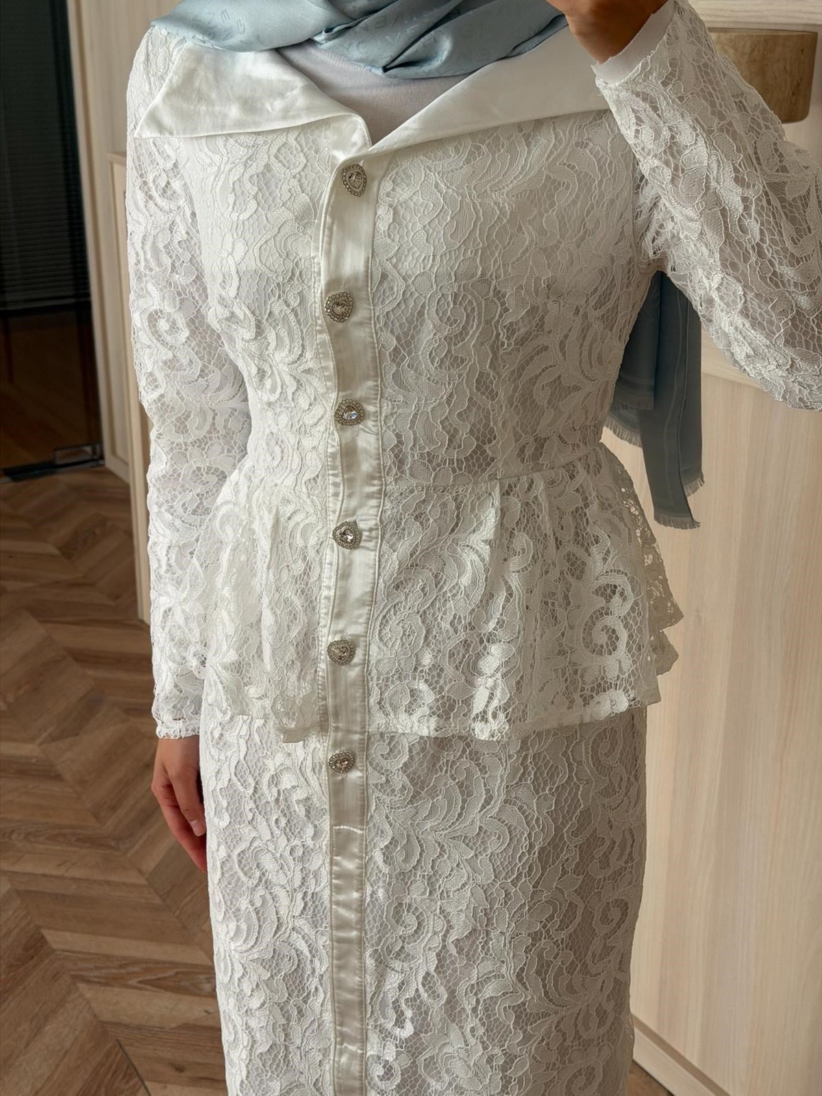 Monica Elbise Beyaz