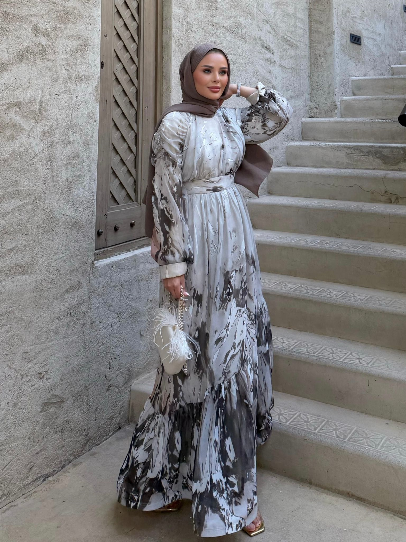 Laura Elbise Taş 