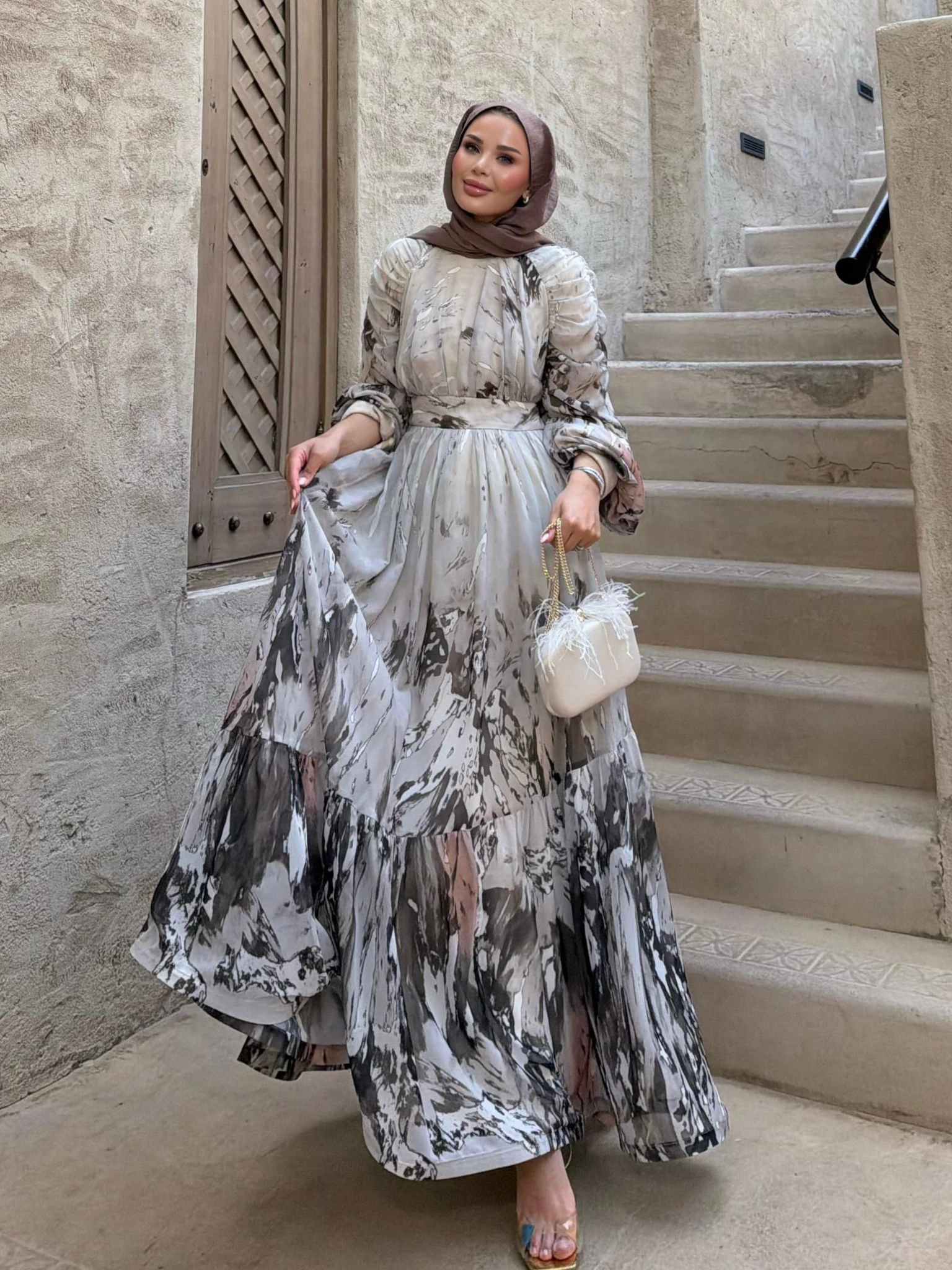 Laura Elbise Taş 