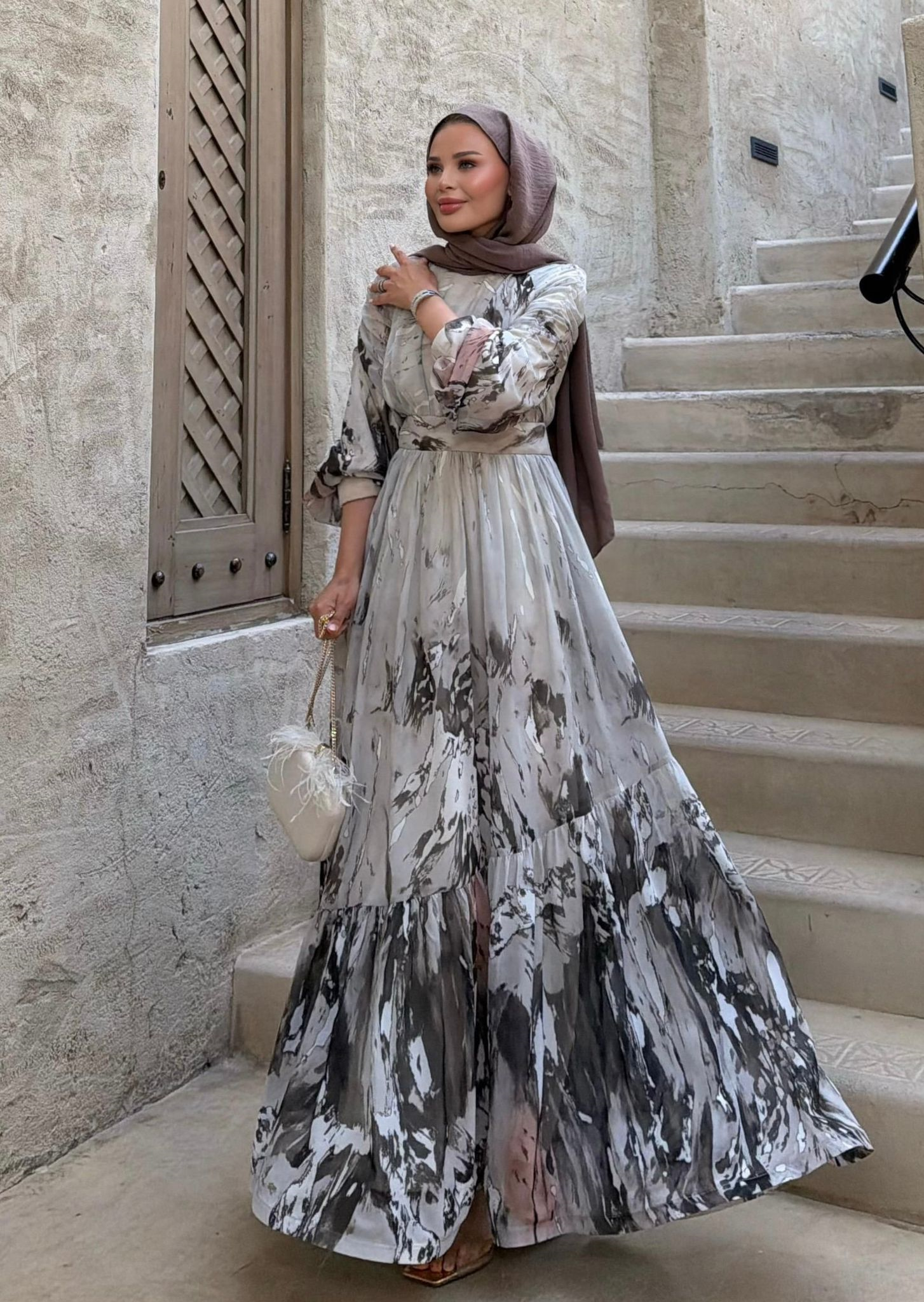 Laura Elbise Taş 