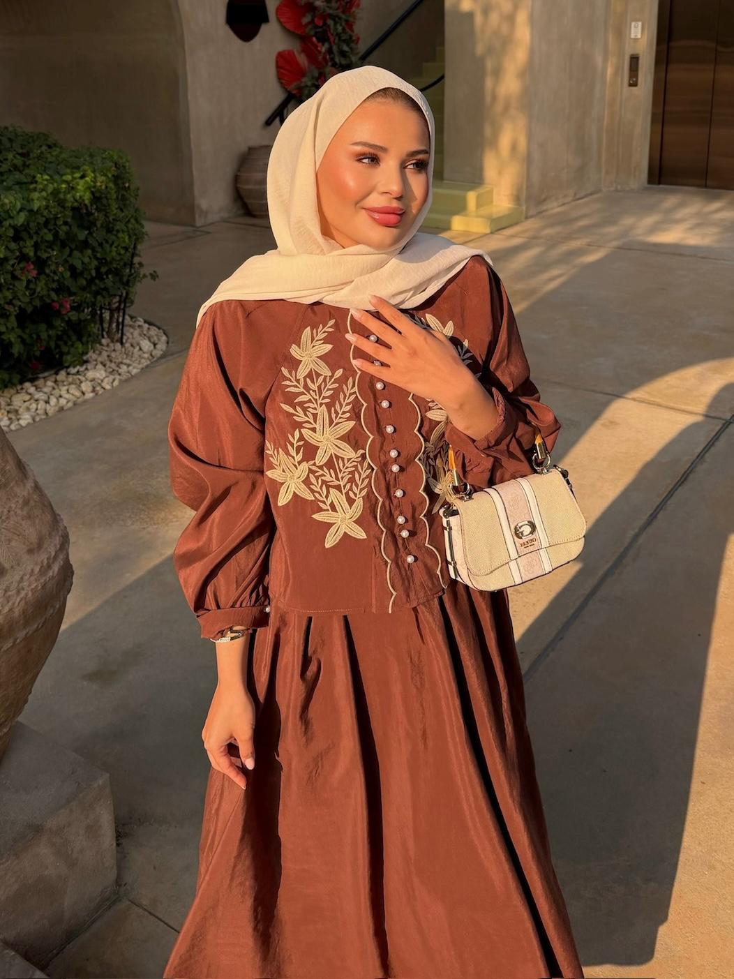 Nakışlı Etekli Takım Kahve