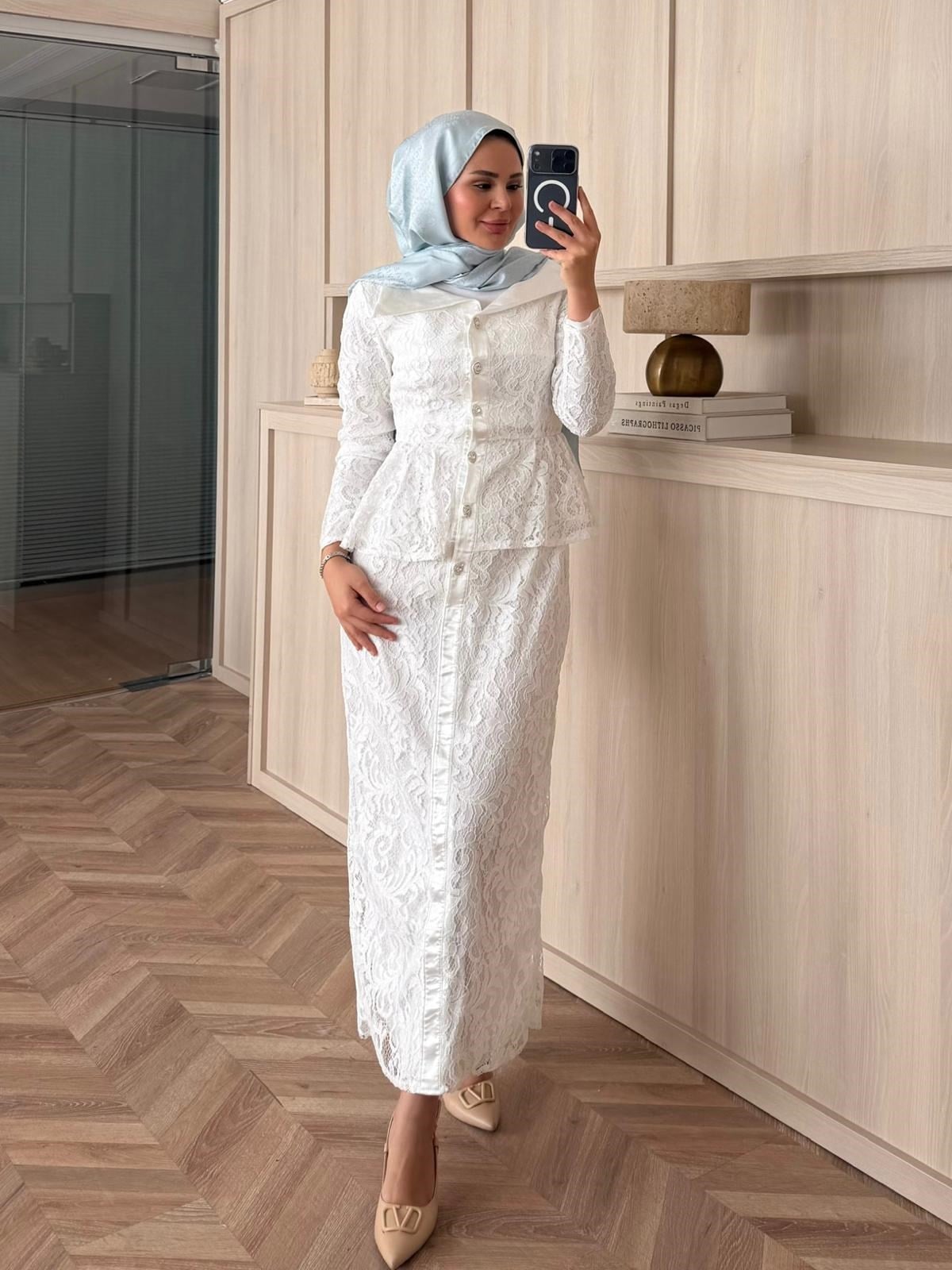 Monica Elbise Beyaz