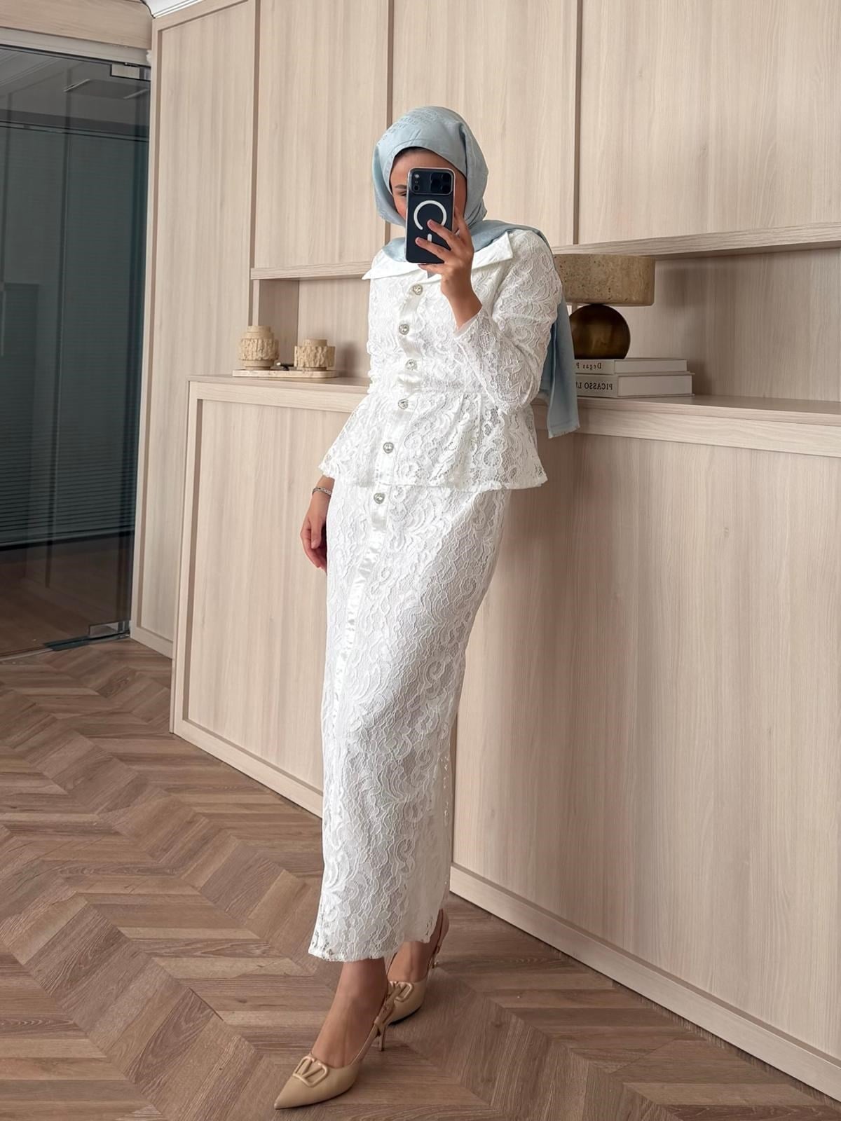 Monica Elbise Beyaz