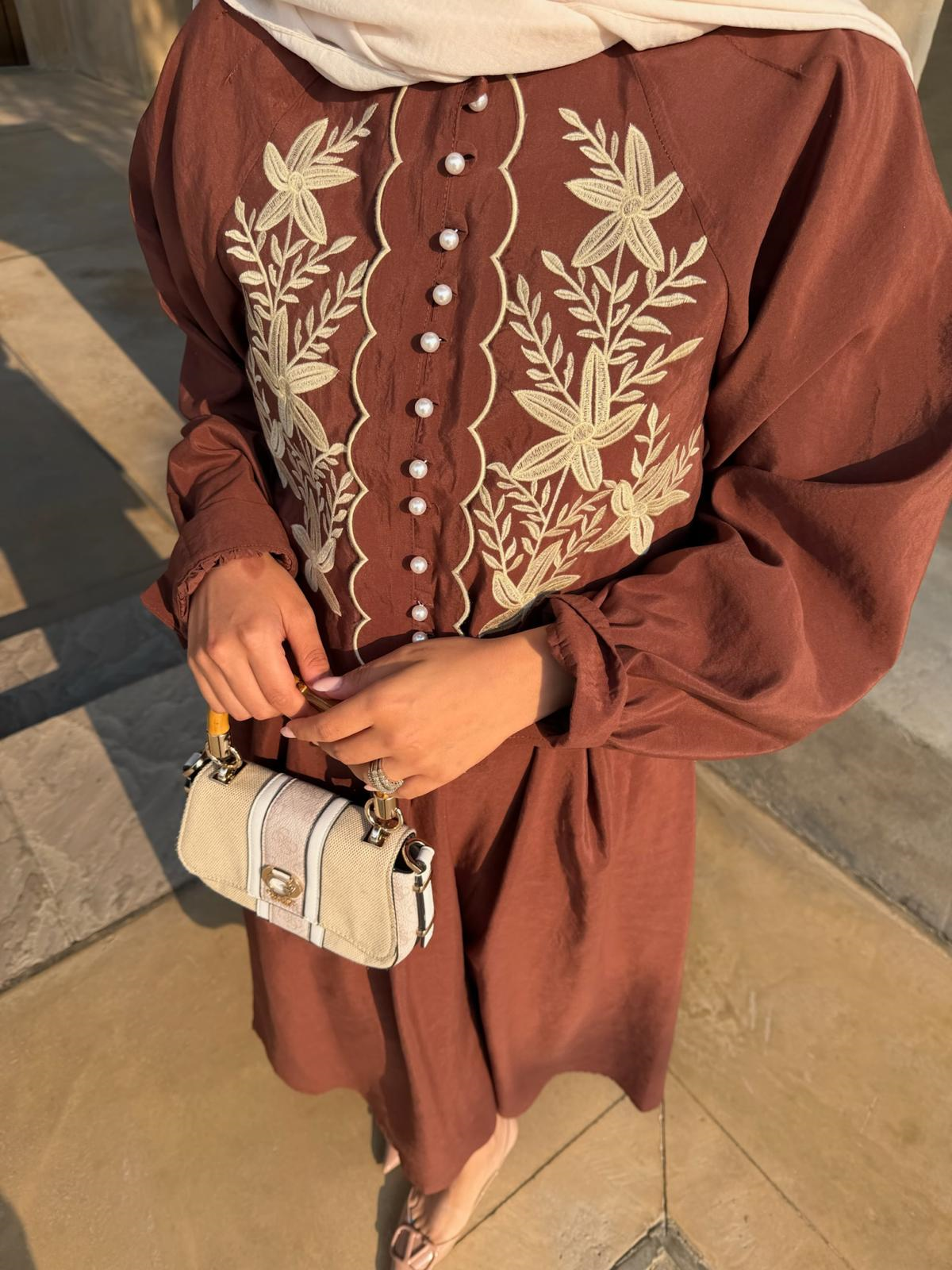 Nakışlı Etekli Takım Kahve