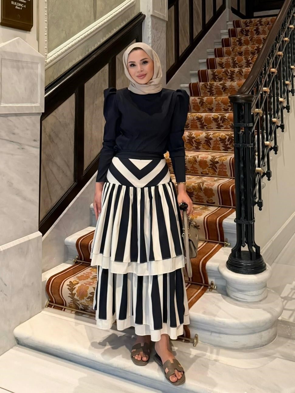 Betty Takım Çizgili