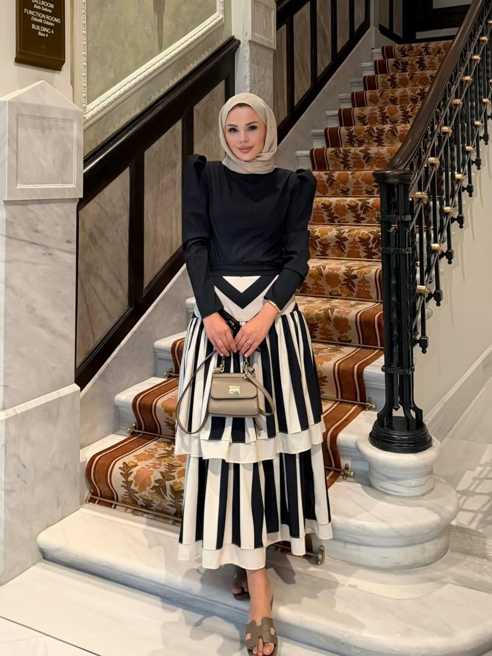 Betty Takım Çizgili