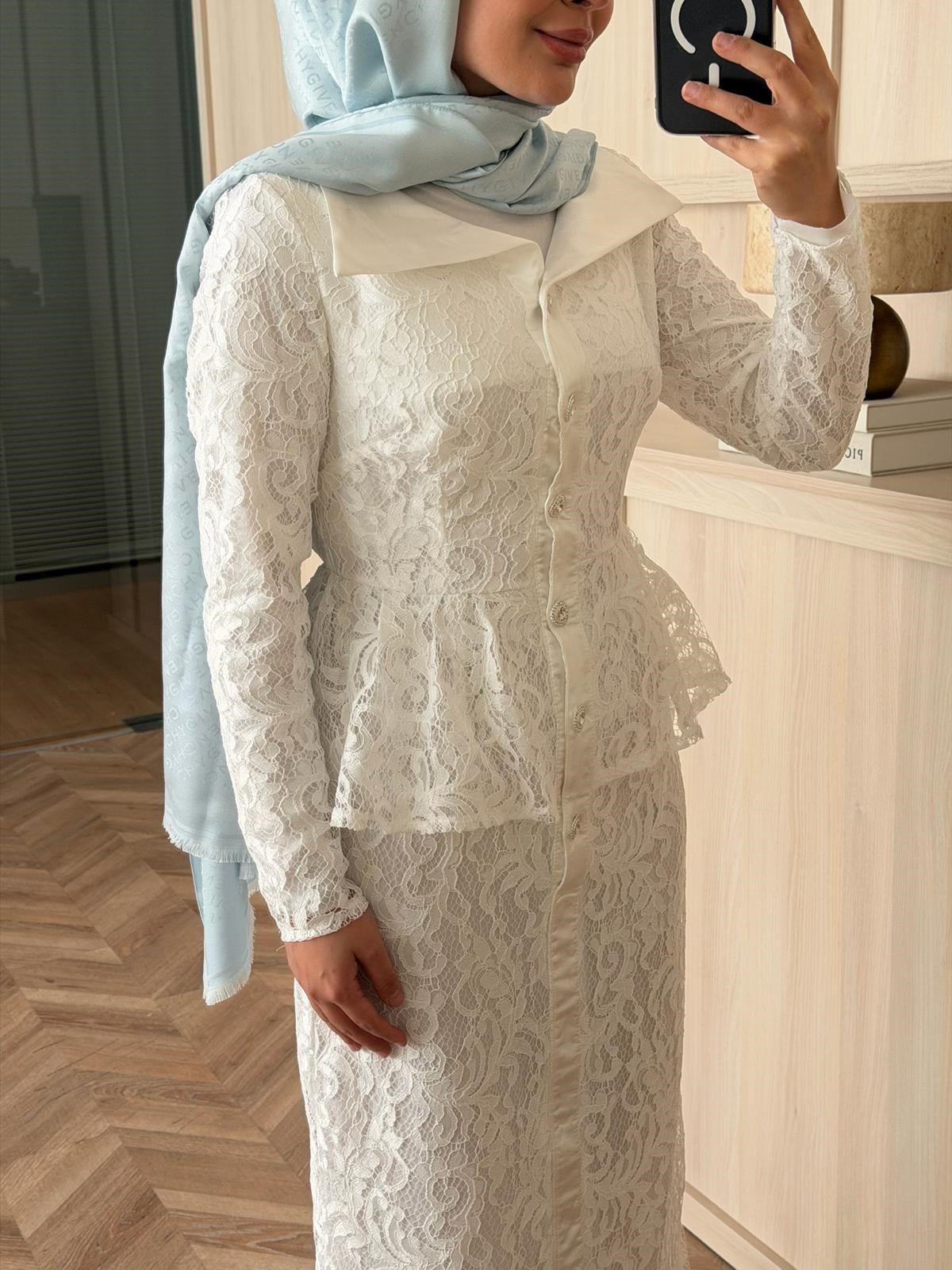 Monica Elbise Beyaz