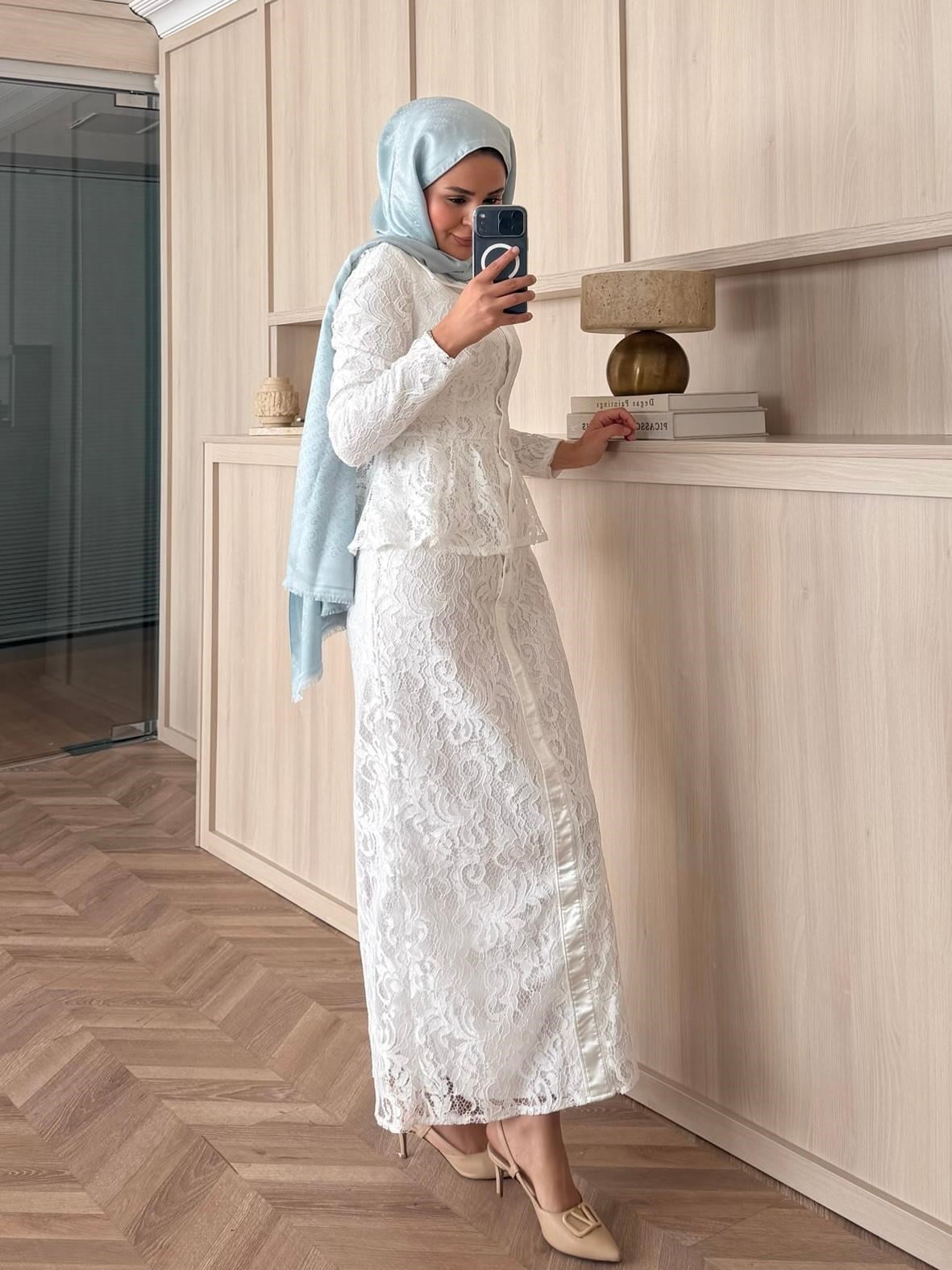 Monica Elbise Beyaz