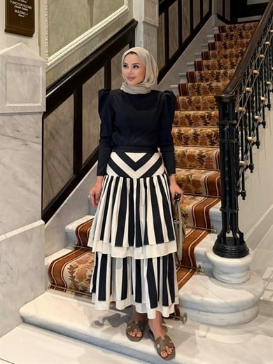 Betty Takım Çizgili