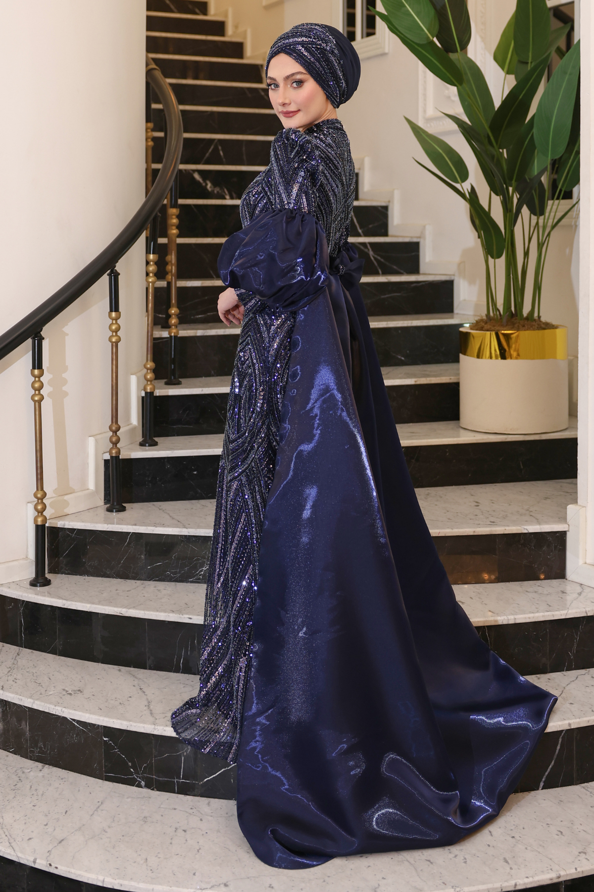 Ahsen Abiye Lacivert