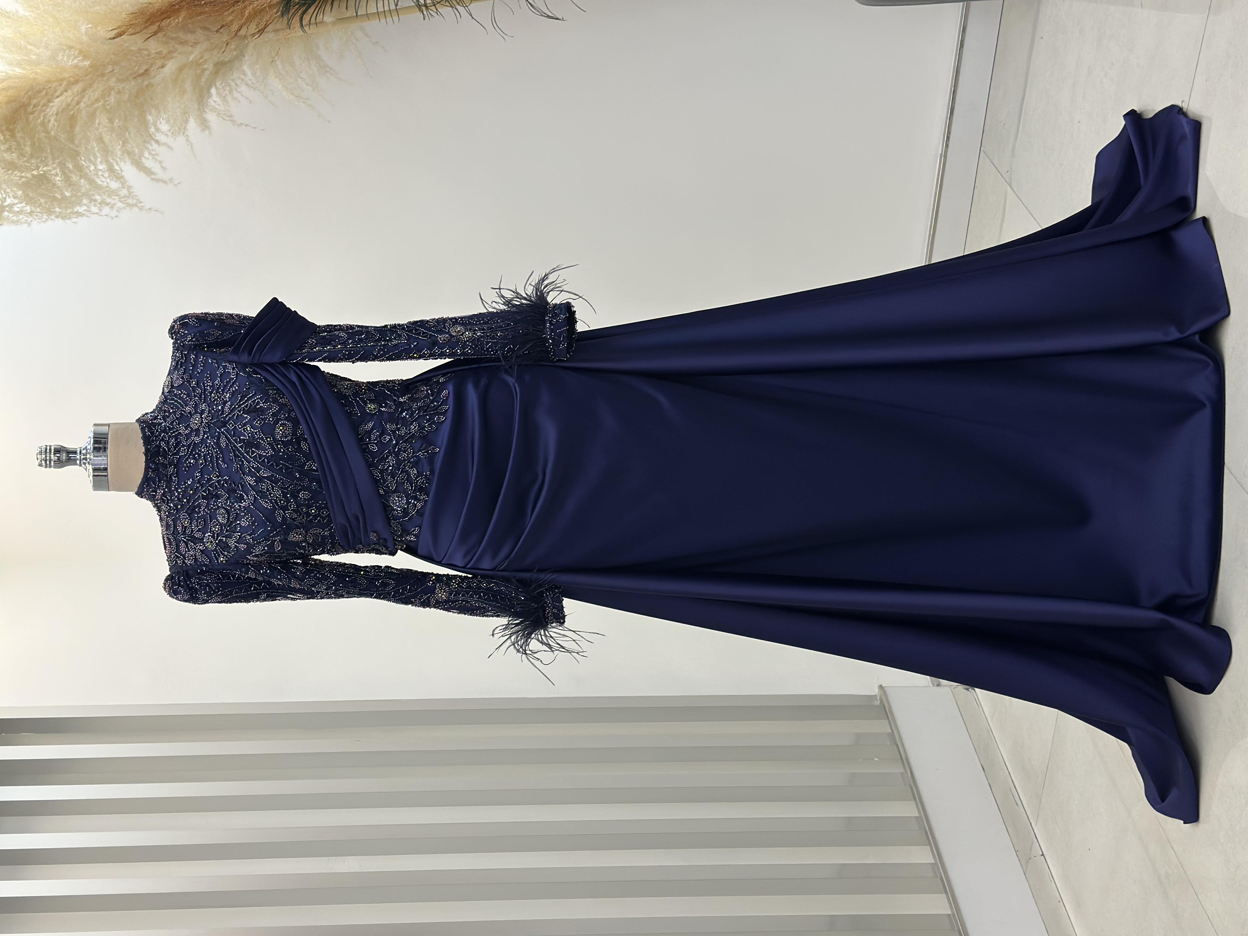 Anabel Abiye Lacivert