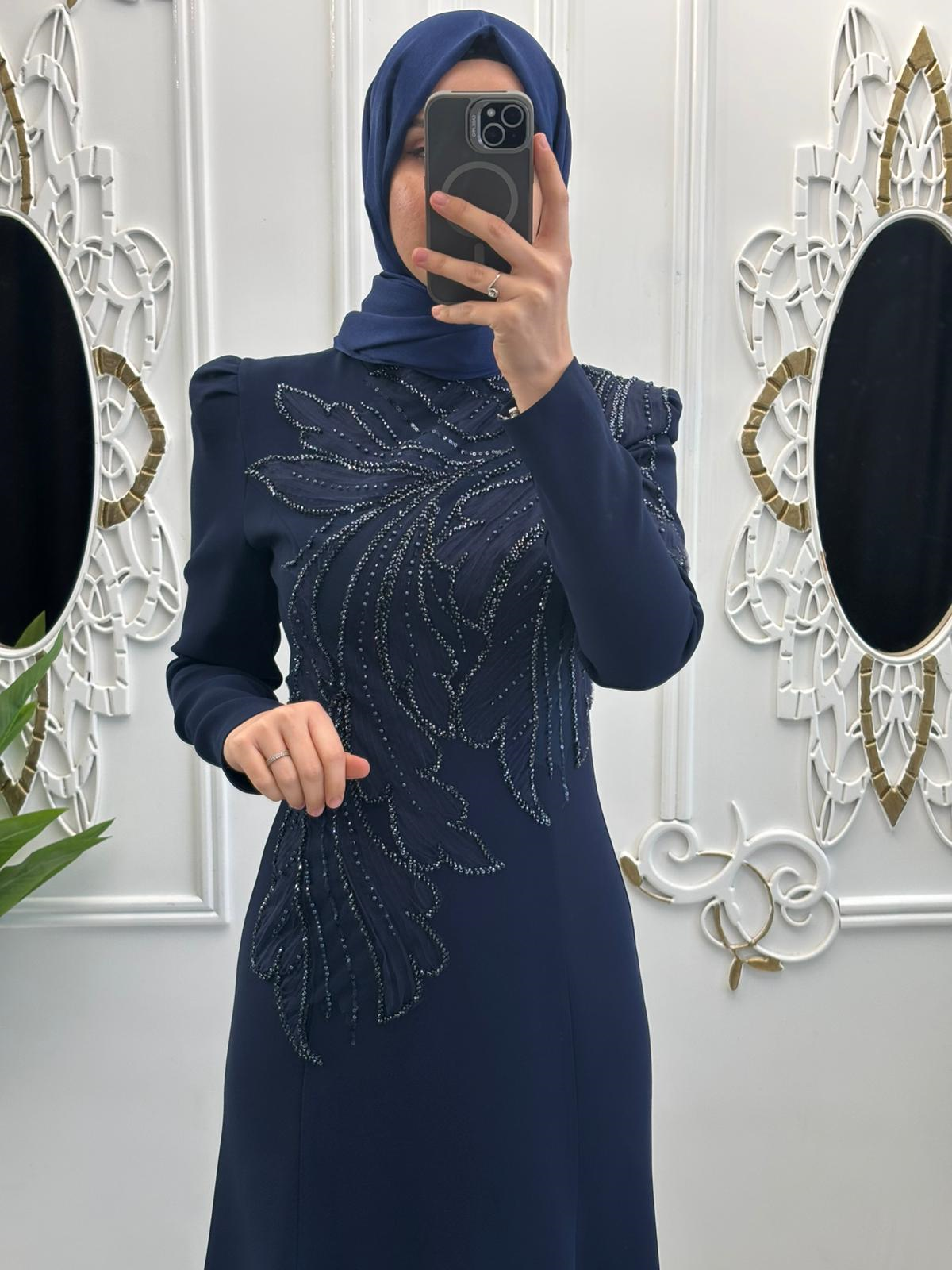Eylül Abiye Lacivert